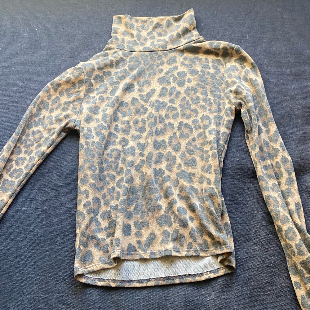 Leopard long sleeve turtle neck